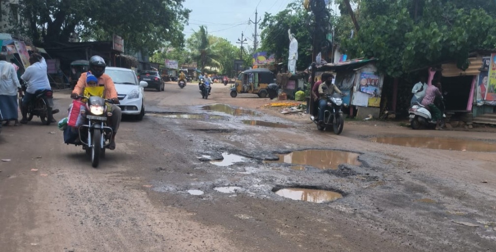 ప్రాణాలు తీస్తున్న రహదార్లు