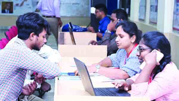 గీతం ప్రవేశాలకు అనూహ్య స్పందన