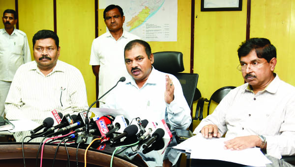 కీలక దశలో విఎంఆర్‌డిఎ ప్రాజెక్టులు