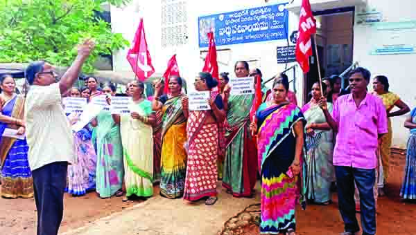 చెత్త పన్ను రద్దుచేయాలి