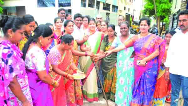 అభివృద్ధి పనులకు మేయర్‌ శంకుస్థాపన