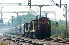 రైల్వే ట్రాక్‌పై భారీగా వరద నీరు.. నిలిచిన గోరఖ్‌పూర్‌ ఎక్స్‌ప్రెస్‌