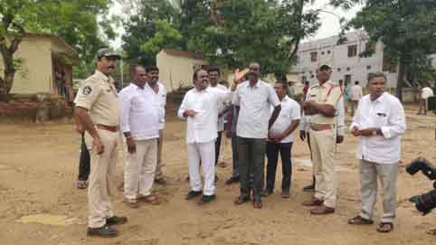 పోలీస్‌ స్టేషన్‌ పనులు త్వరగా పూర్తిచేయాలి