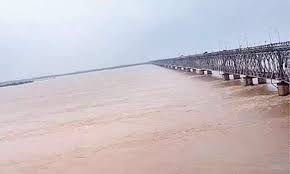 పోటెత్తిన గోదావరి