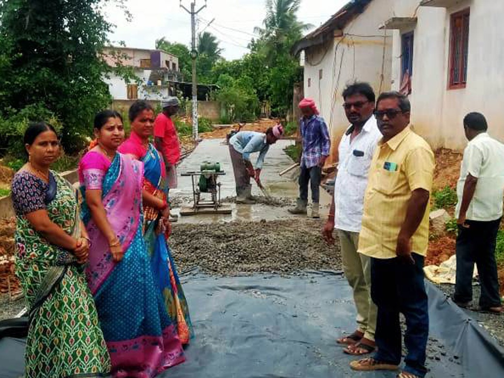 రూ.20 లక్షలతో సీసీ రోడ్ల నిర్మాణం