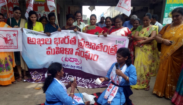  మహిళలకు రక్షణ కల్పించాలి - కొనసాగిన ఐద్వా పోరుయాత్ర