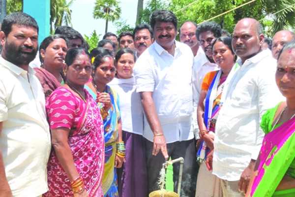 తాగునీటి సమస్యకు పరిష్కారం : ఎంఎల్‌ఎ పొన్నాడ