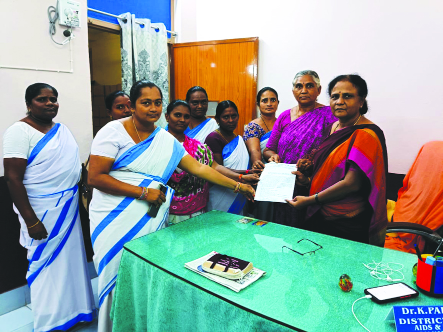 'ఆశా'లపై రాజకీయ వేధింపులు ఆపండి