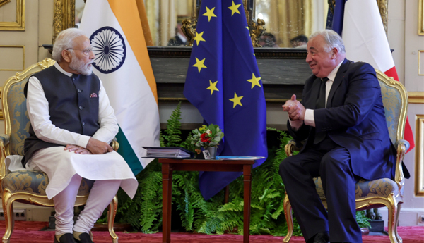 ఫ్రాన్స్‌లో మోడీ - సెనెట్‌ అధ్యక్షునితో భేటీ