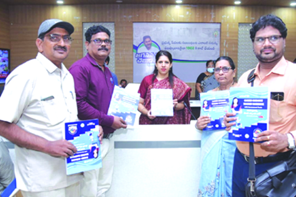 చదువు మధ్యలోనే ఆపేసిన పిల్లలను బడిలో చేర్పించాలి