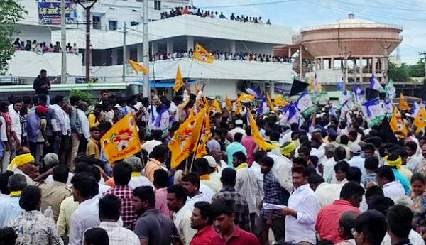 వైసిపి- టిడిపి వర్గాల మధ్య ఘర్షణ.. గాల్లోకి సీఐ కాల్పులు