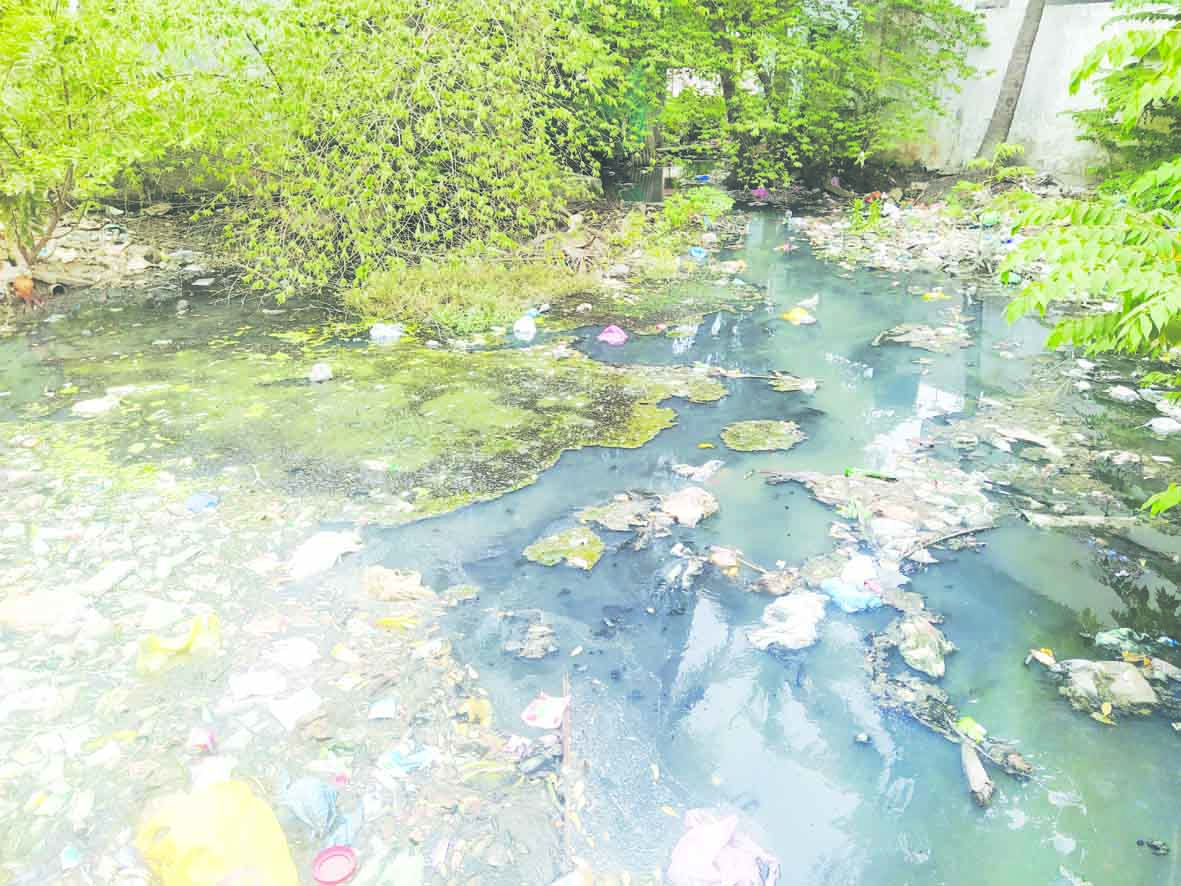 అసంపూర్తిగా దమయపత్రి డ్రెయిన్‌ నిర్మాణం