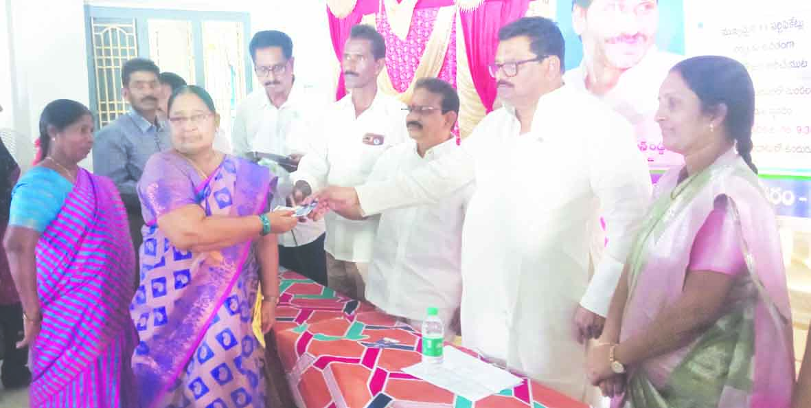 వైసిపి హయాంలో మహిళలకు పెద్దపీట : పివిఎల్‌