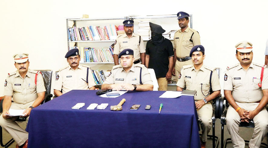 వృద్ధురాలి హత్య కేసులో నిందితుడు అరెస్టు