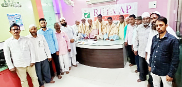 ఉపాధ్యాయులను సన్మానిస్తున్న రూటా నాయకులు