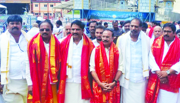 తిరుమలలో టిడిపి నేతలు
