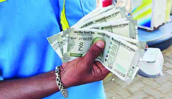 నకిలీ రూ.500 నోట్ల చలామణి