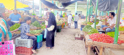 కొనేవారు లేక వెలవెలబోతున్న కూరగాయల మార్కెట్‌