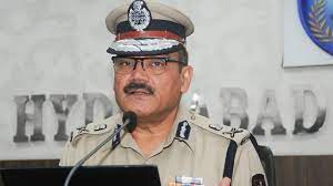 సెల్ఫీల కోసం వెళ్లద్దు.. ప్రాణాలపైకి తెచ్చుకోవద్దు: డీజీపీ అంజనీ కుమార్‌