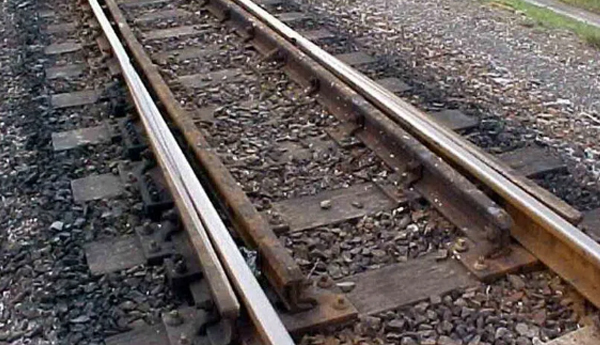 నెల్లూరు జిల్లాలో ఎక్స్‌ప్రెస్‌ రైలుకు తప్పిన ప్రమాదం