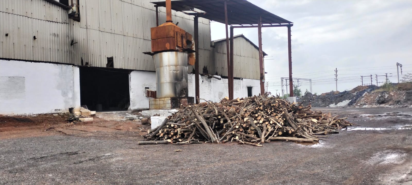 పరిశ్రమల్లో మండుతున్న అటవీ సంపద