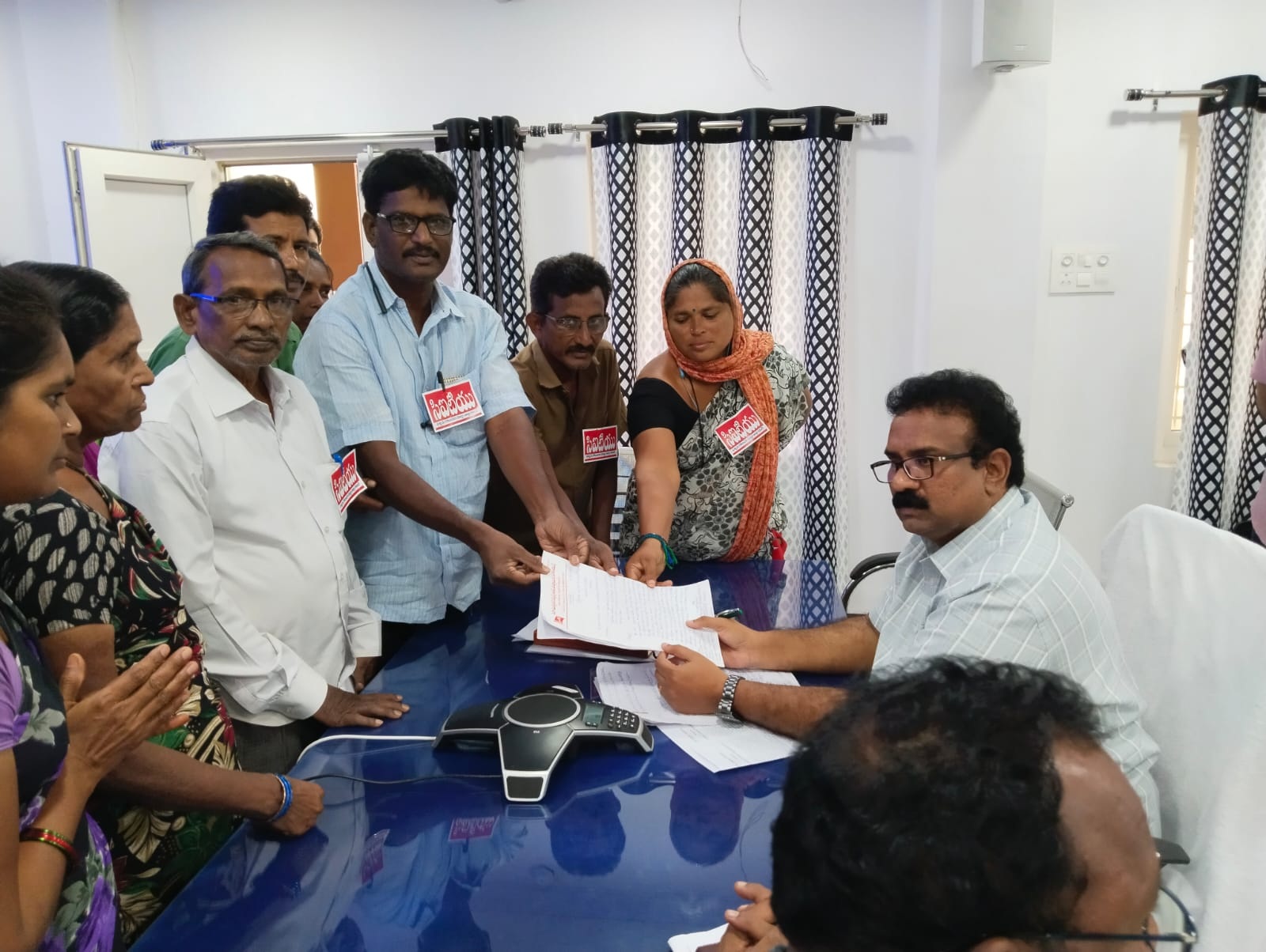 ఆప్కోస్‌ సిబ్బందిని పర్మినెంట్‌ చేయాలని వినతి