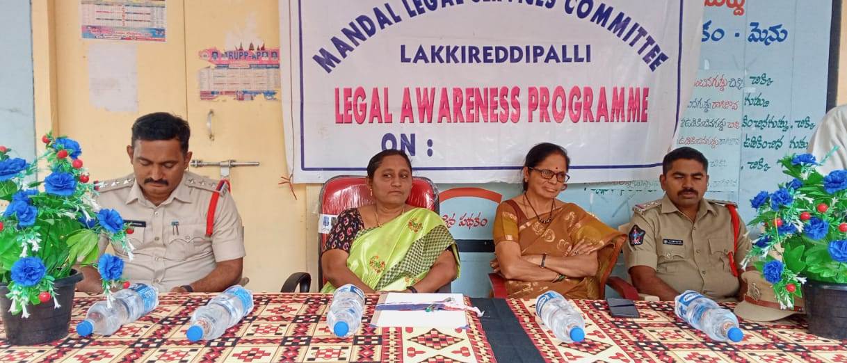 కార్యక్రమంలో మాట్లాడుతున్న జడ్జి ఫయాజ్‌ ఉన్నిసా