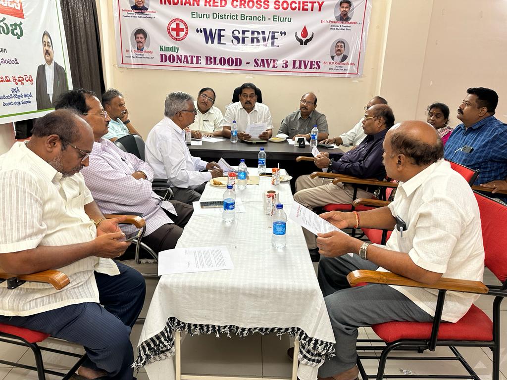 రెడ్‌ క్రాస్‌ సేవా కార్యక్రమాలపై సమీక్ష