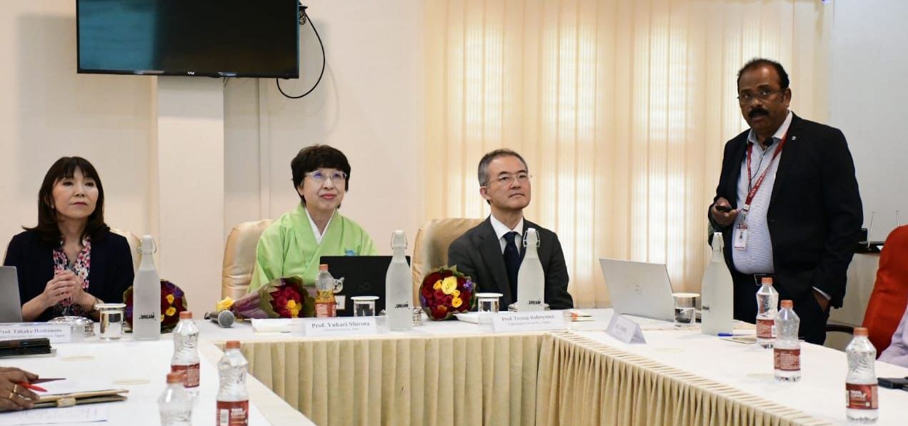 మిట్స్‌లో పరిశోధనలపై చర్చిస్తున్న జపాన్‌ ప్రొఫెసర్‌లు