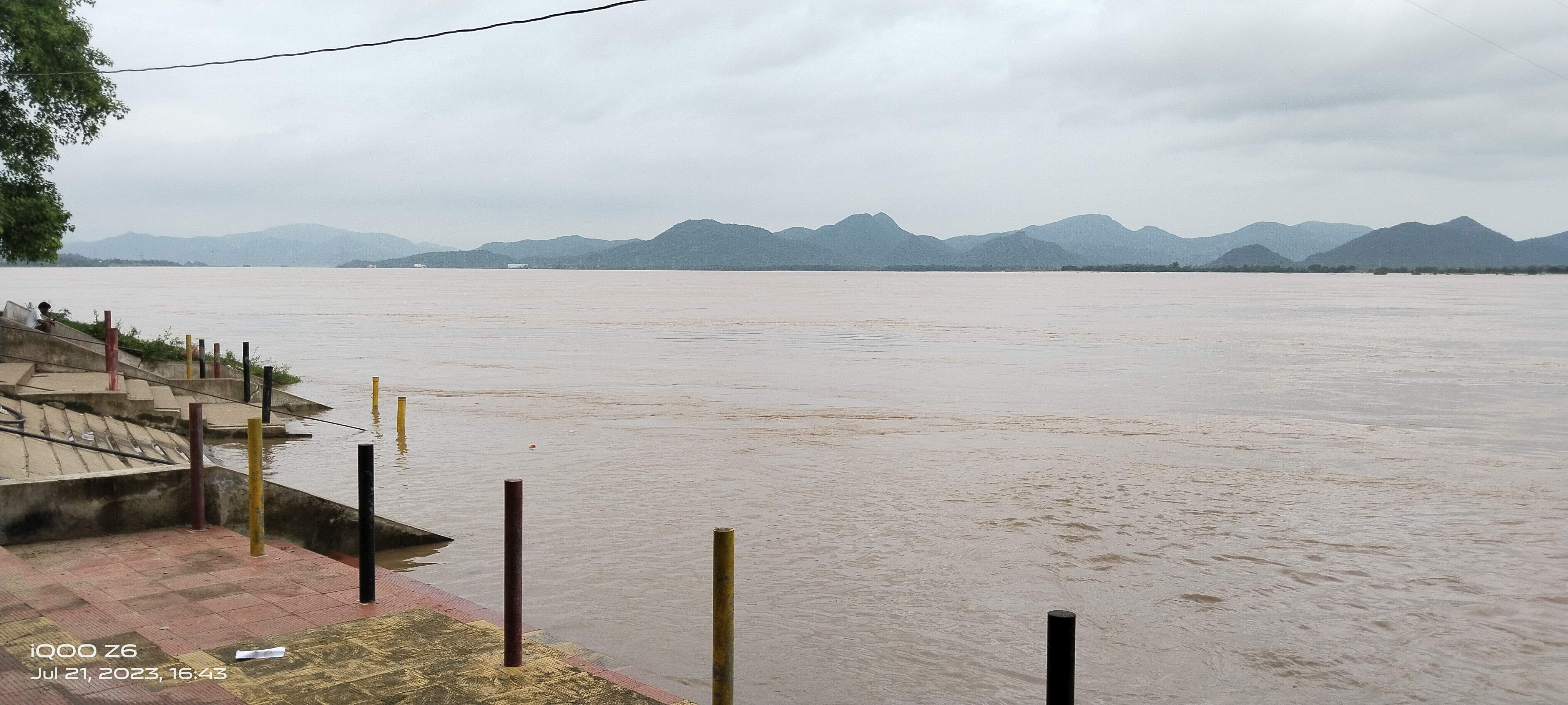 గోదావరి తగ్గుముఖం