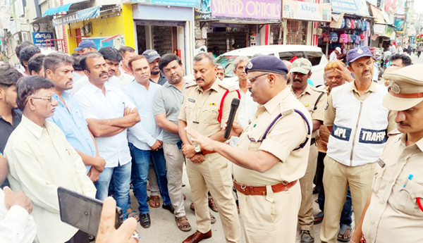 ట్రాఫిక్‌ నిబంధనలు పాటించాలి : డిఎస్‌పి