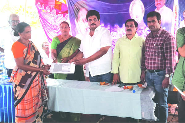 అర్హులందరికీ పథకాల అందజేత