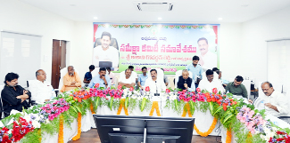 సమావేశంలో మాట్లాడుతున్న గోవర్థన్‌రెడ్డి