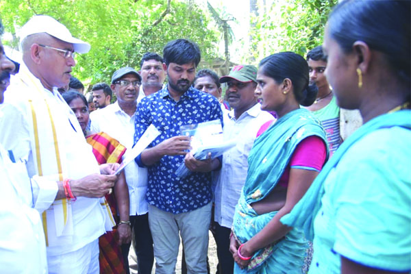 ప్రజల ముంగిటకే ప్రభుత్వ పథకాలు