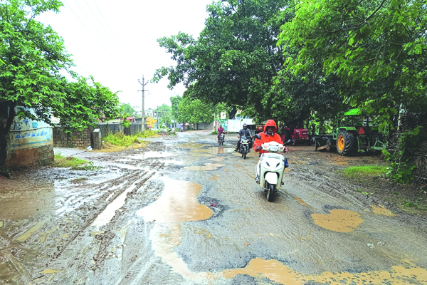 అధ్వానంగా రహదారులు