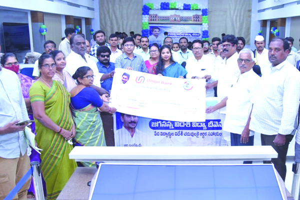 విదేశీ విద్యా దీవెనతో ప్రతిభకు పట్టం