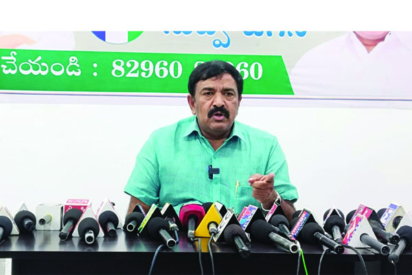 దమ్ముంటే పేరు పెట్టి రాయాలి : ద్వారంపూడి