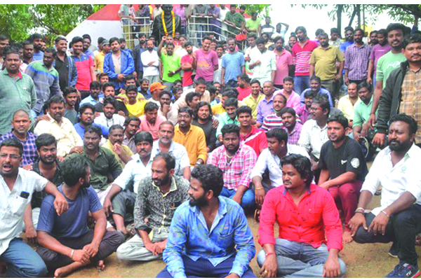 సమస్యల సుడిలో క్లాప్‌ డ్రైవర్లు