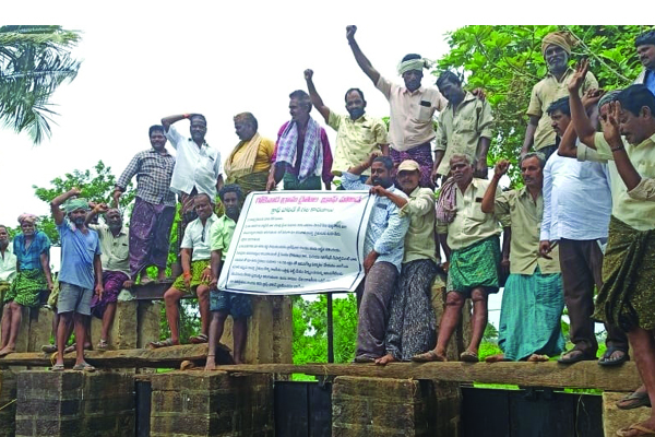 లాకులు తొలగిస్తే క్రాప్‌ హాలిడే తప్పదు