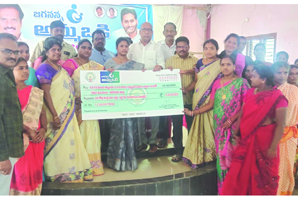 విద్యకు వైసిపి ప్రభుత్వం పెద్దపీట