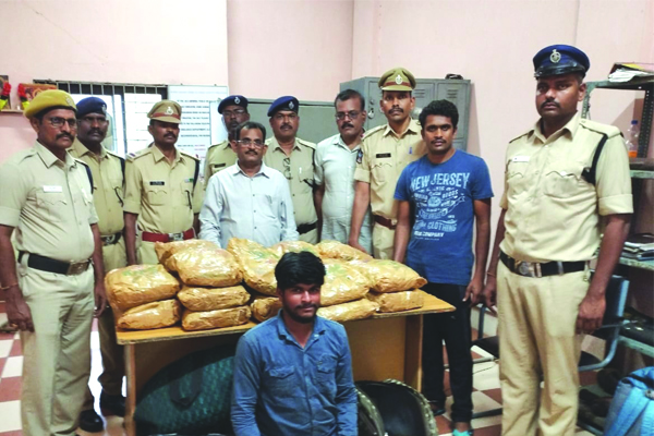 గంజాయికి అడ్డాగా కాకినాడ..