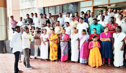 మాట్లాడుతున్న సిఐటియు జిల్లా ప్రధాన కార్యదర్శి మనోహర్‌