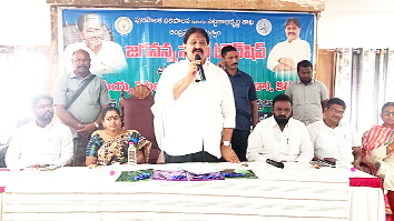 మాట్లాడుతున్న ఎమ్మెల్యే రాచమల్లు ప్రసాదరెడ్డి