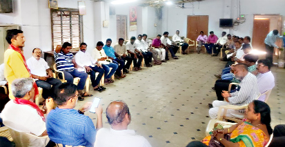 రౌండ్‌ టేబుల్‌ సమావేశంలో మాట్లాడుతున్న కామనూరు శ్రీనివాసులురెడ్డి