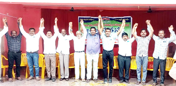 సంఘీభావం తెలియజేస్తున్న ఫ్యాప్టో నాయకులు