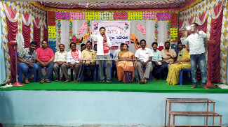 మహాసభలో మాట్లాడుతున్న మనోహర్‌