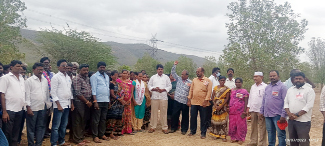 నిరసన తెలుపుతున్న నాయకులు