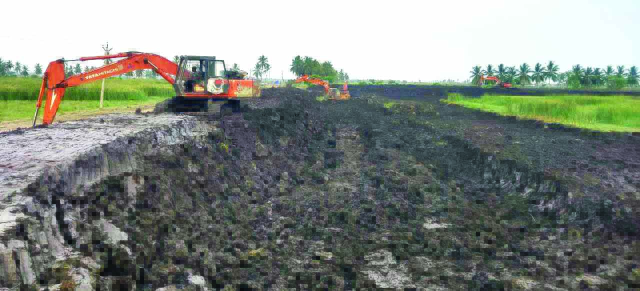 తాగునీటి చెరువు వద్దు.. చేపల చెరువే ముద్దు..!