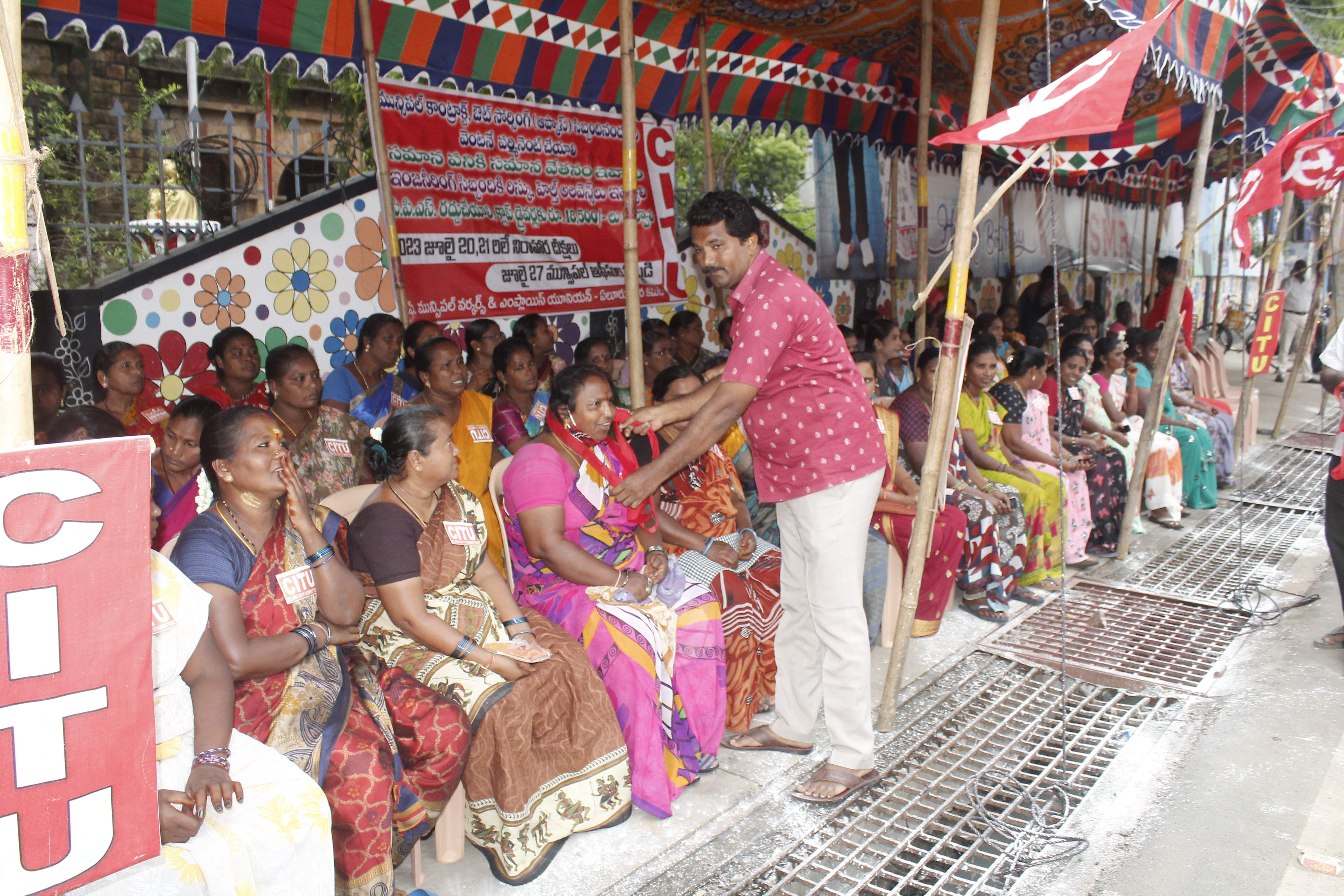 మున్సిపల్‌ కార్మికుల రిలే దీక్షలు ప్రారంభం