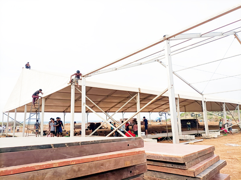 ముఖ్యమంత్రి సభకు ఏర్పాట్లు చేస్తున్న సిబ్బంది